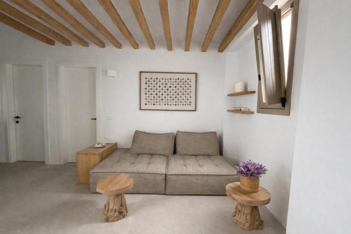 reya suites