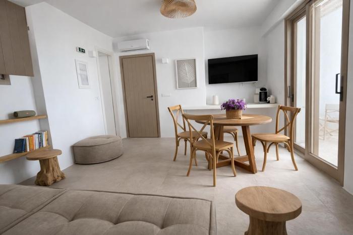 reya suites