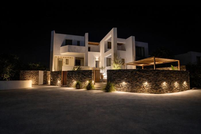 reya suites