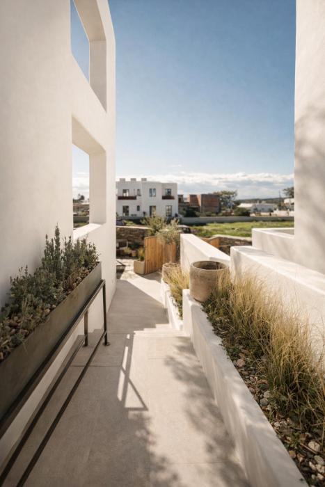 reya suites