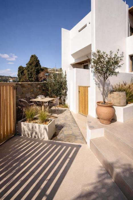 reya suites