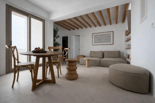 reya suites