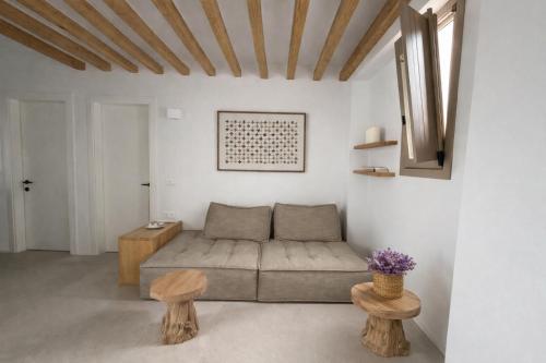 reya suites