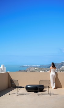 enorme eos santorini