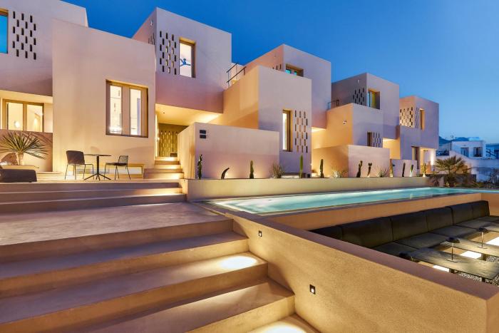 enorme eos santorini