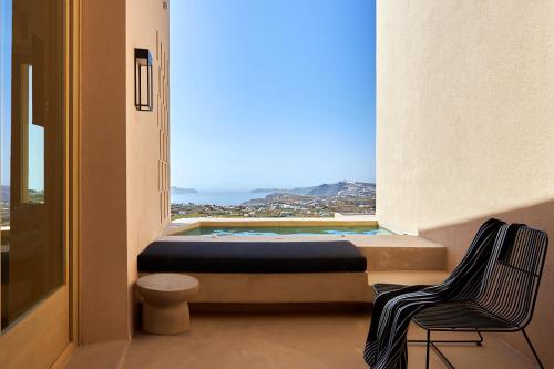 enorme eos santorini