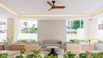 b2 huai khwang boutique and budget hotel