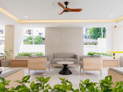 b2 huai khwang boutique and budget hotel