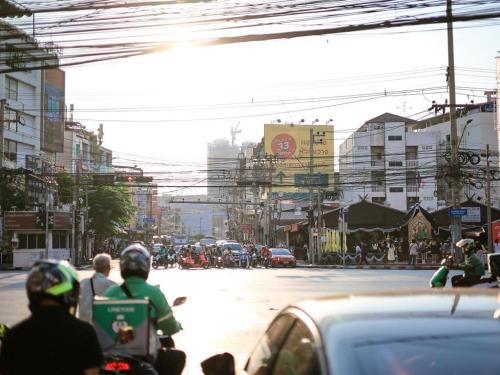 b2 huai khwang boutique and budget hotel