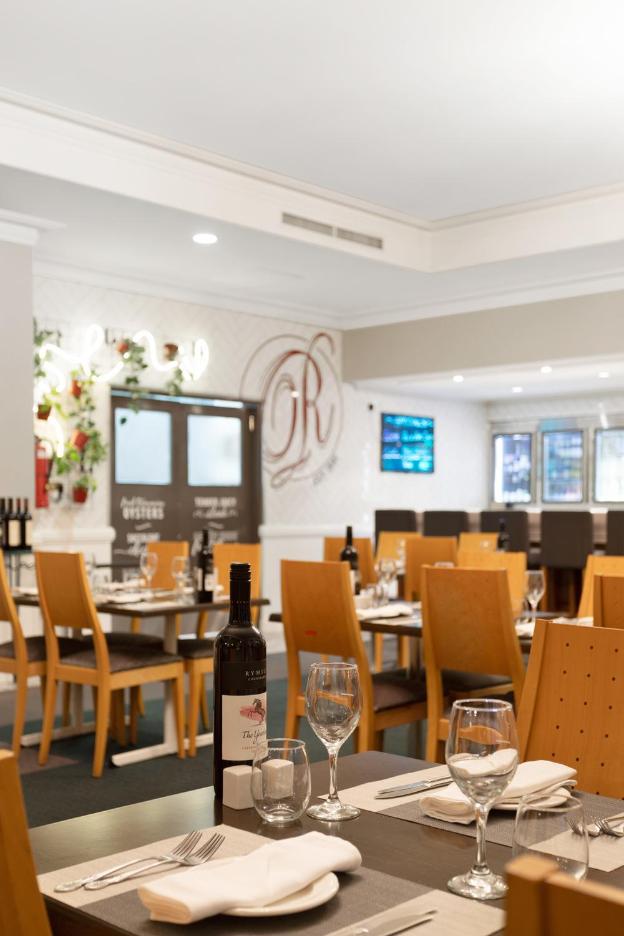 coopers colonial motel