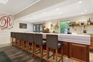 coopers colonial motel