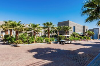 renium al qairawan resort riyadh