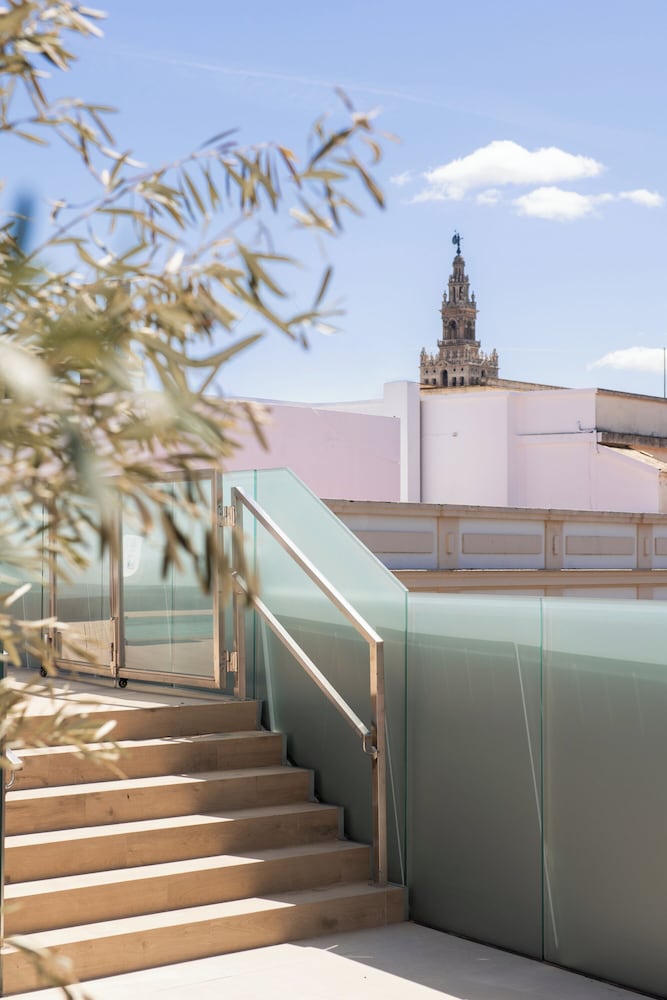 libere seville plaza nueva