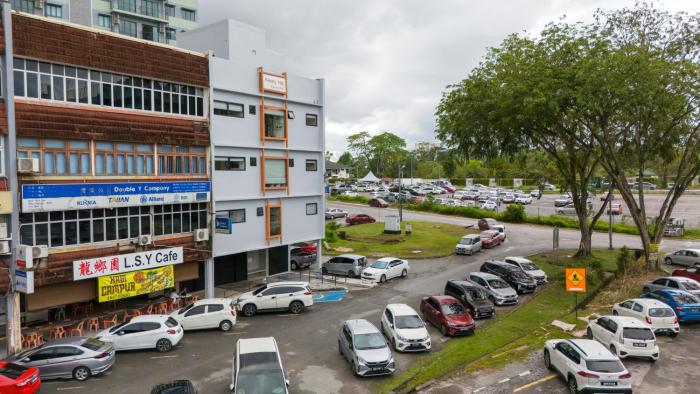 kenny hill boutique hotel near borneo medical centre kuching