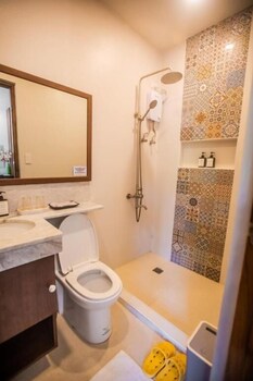 hotel naer