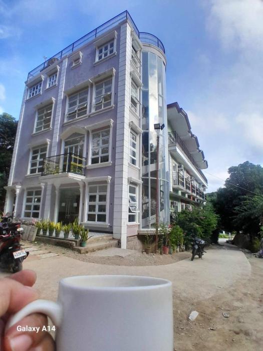 hotel naer