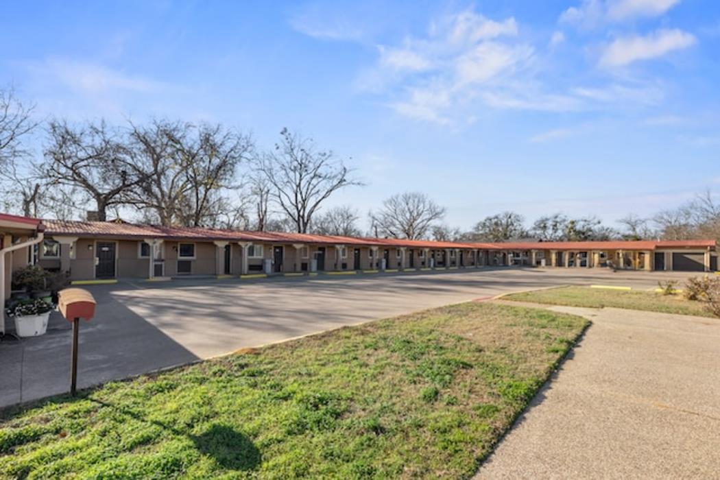 western inn by capital o cleburne tx