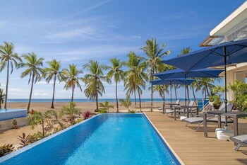 Clarita’S Beach Bar & Resort,,5 star
