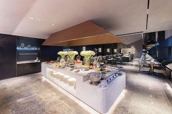 novotel living yunnan dianchi times