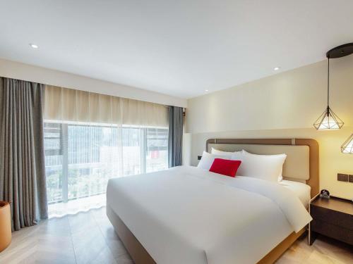 novotel living yunnan dianchi times