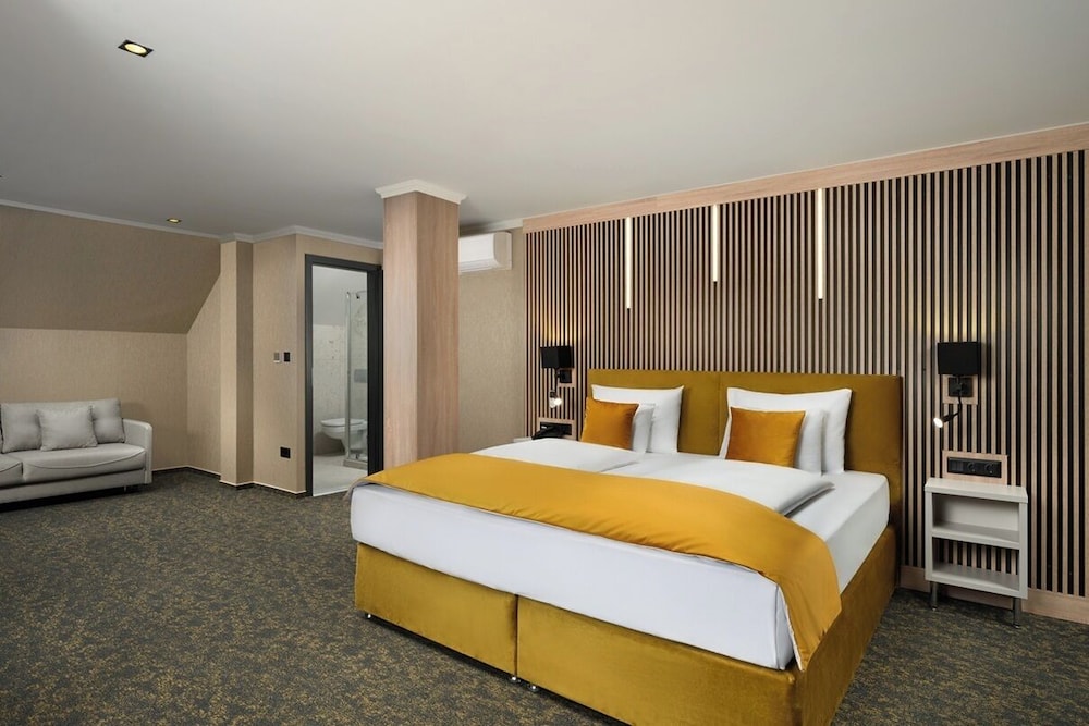 hotel allora