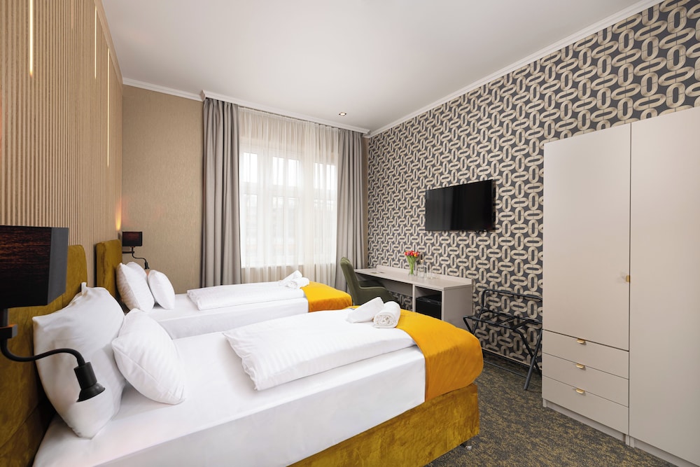 hotel allora