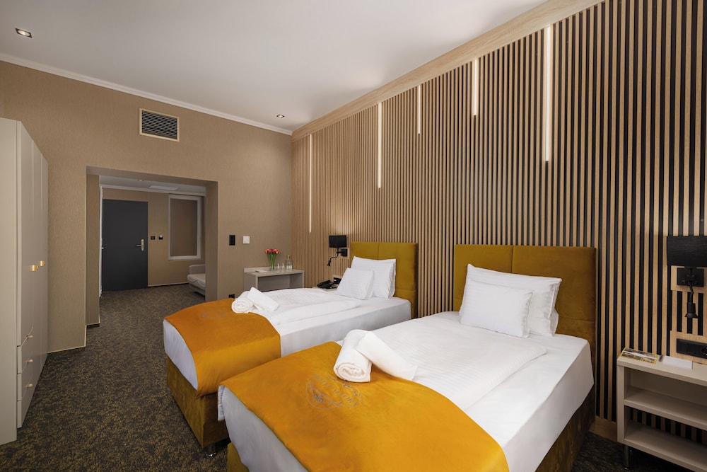 hotel allora