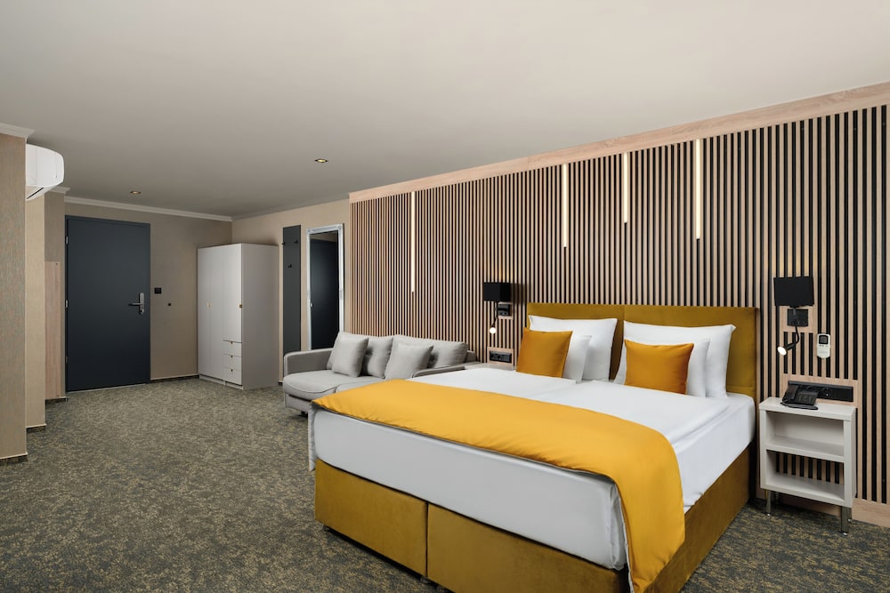 hotel allora