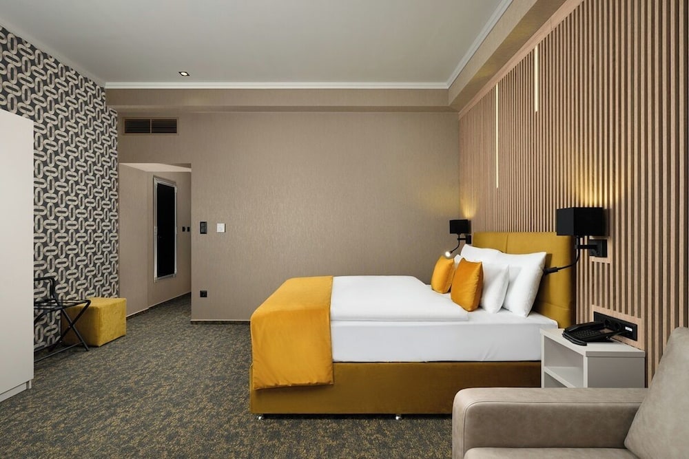 hotel allora
