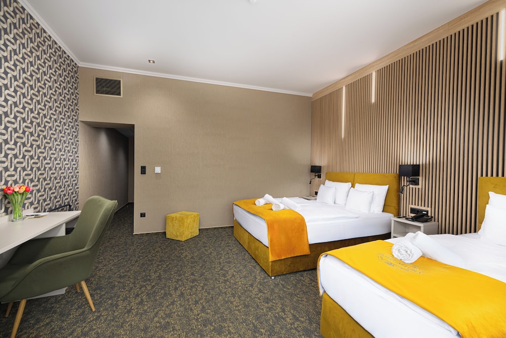 hotel allora