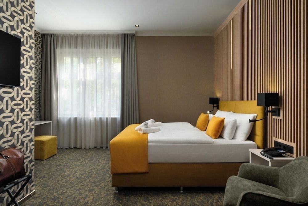 hotel allora