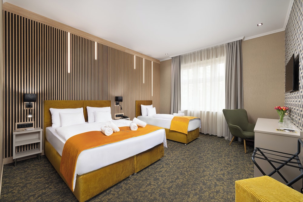 hotel allora