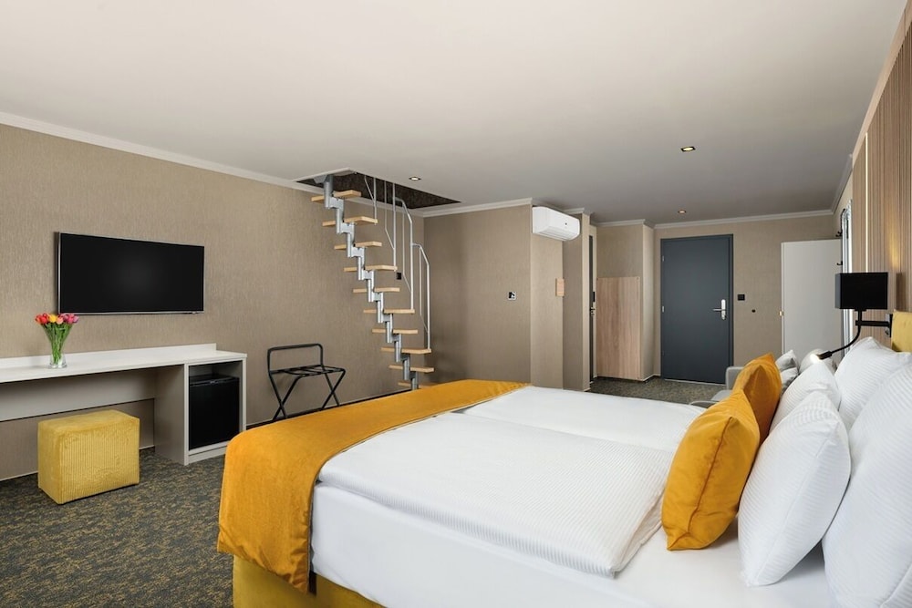 hotel allora
