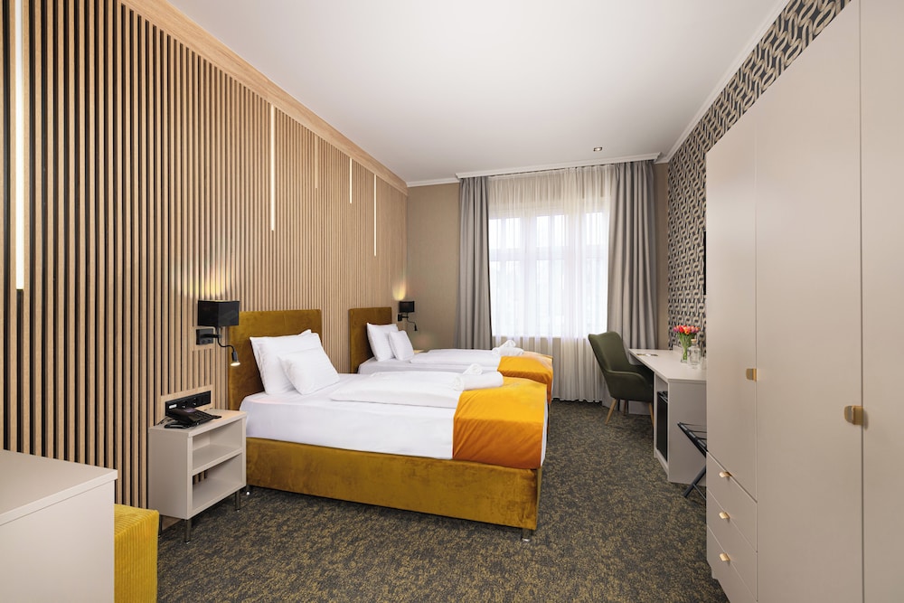 hotel allora