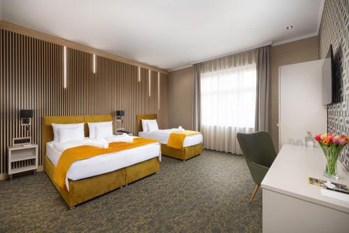 hotel allora