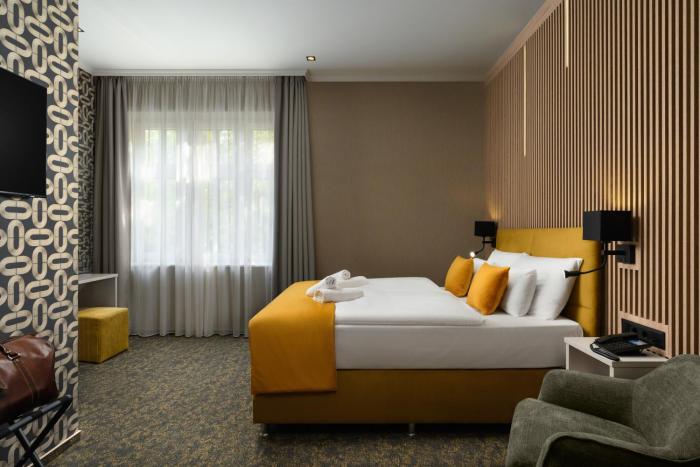 hotel allora