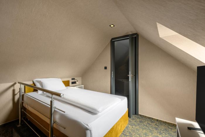 hotel allora