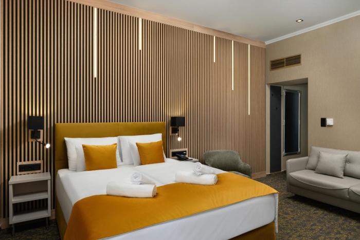hotel allora
