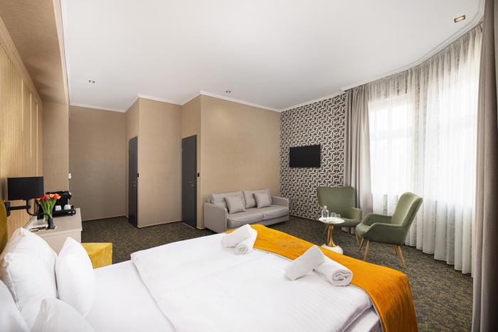 hotel allora