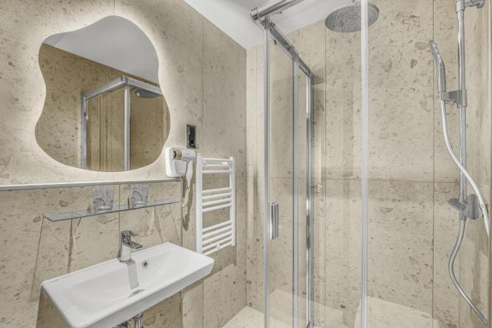 hotel allora