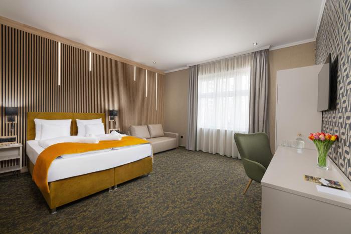 hotel allora