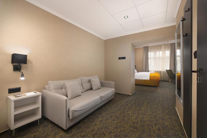 hotel allora
