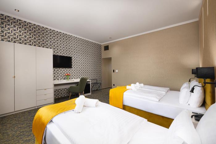 hotel allora