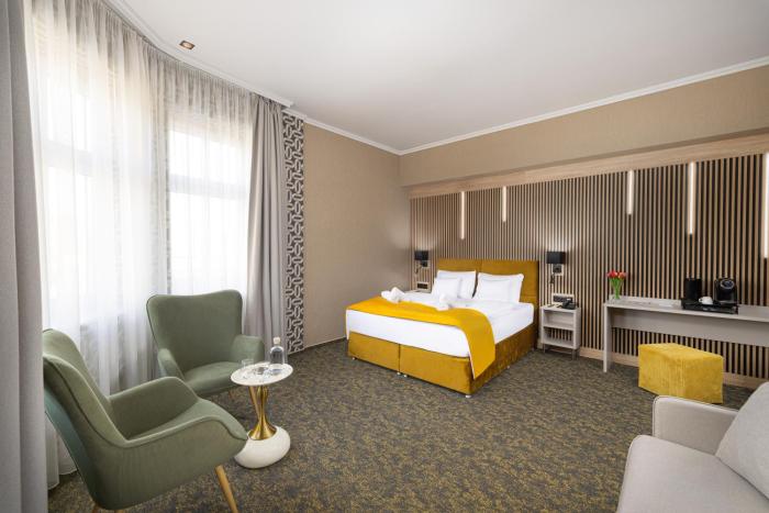 hotel allora