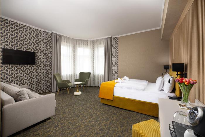 hotel allora