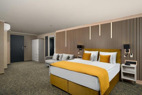 hotel allora