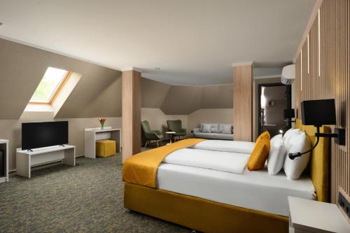 hotel allora