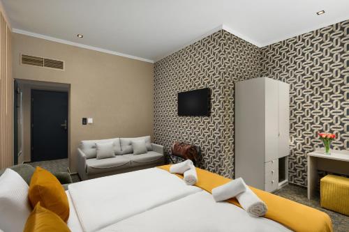 hotel allora