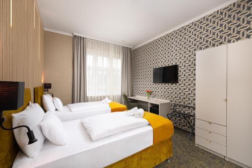 hotel allora