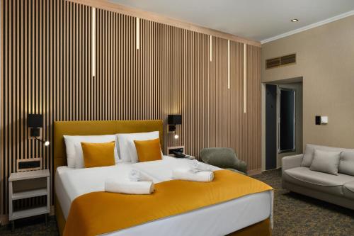 hotel allora